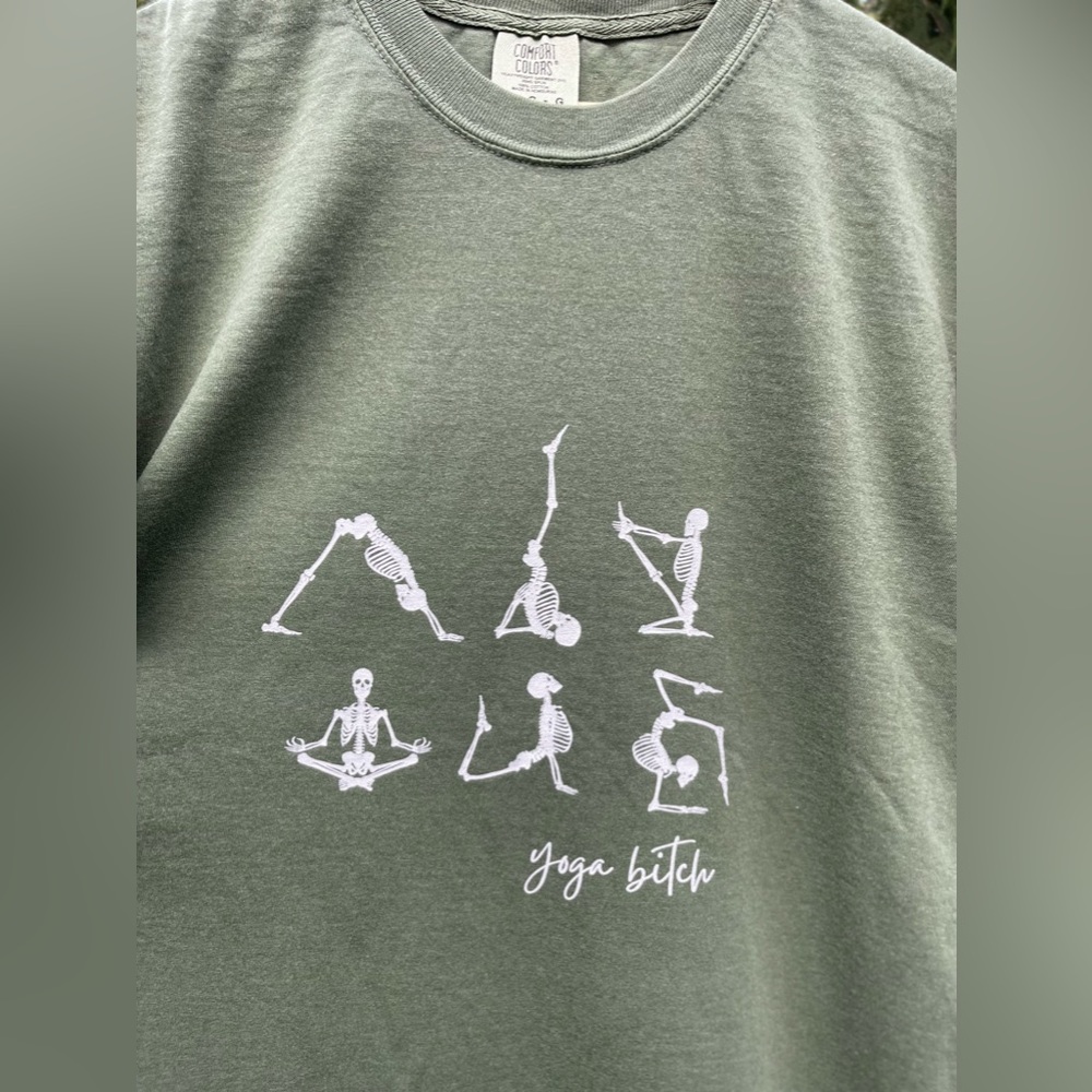 Grateful Dead Yoga Bitch Skeleton Yoga Oversized Shortsleeve Tee NWT - Picture 3 of 8